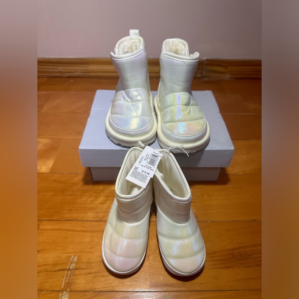 Old Navy Iridescent Quilted Faux-Fur Trim Booties